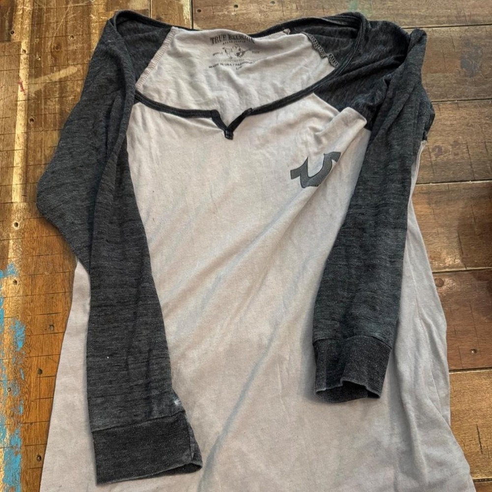 True Religion Raglan Baseball Tee Gray Charcoal Peace Sign Logo Long Sleeve L